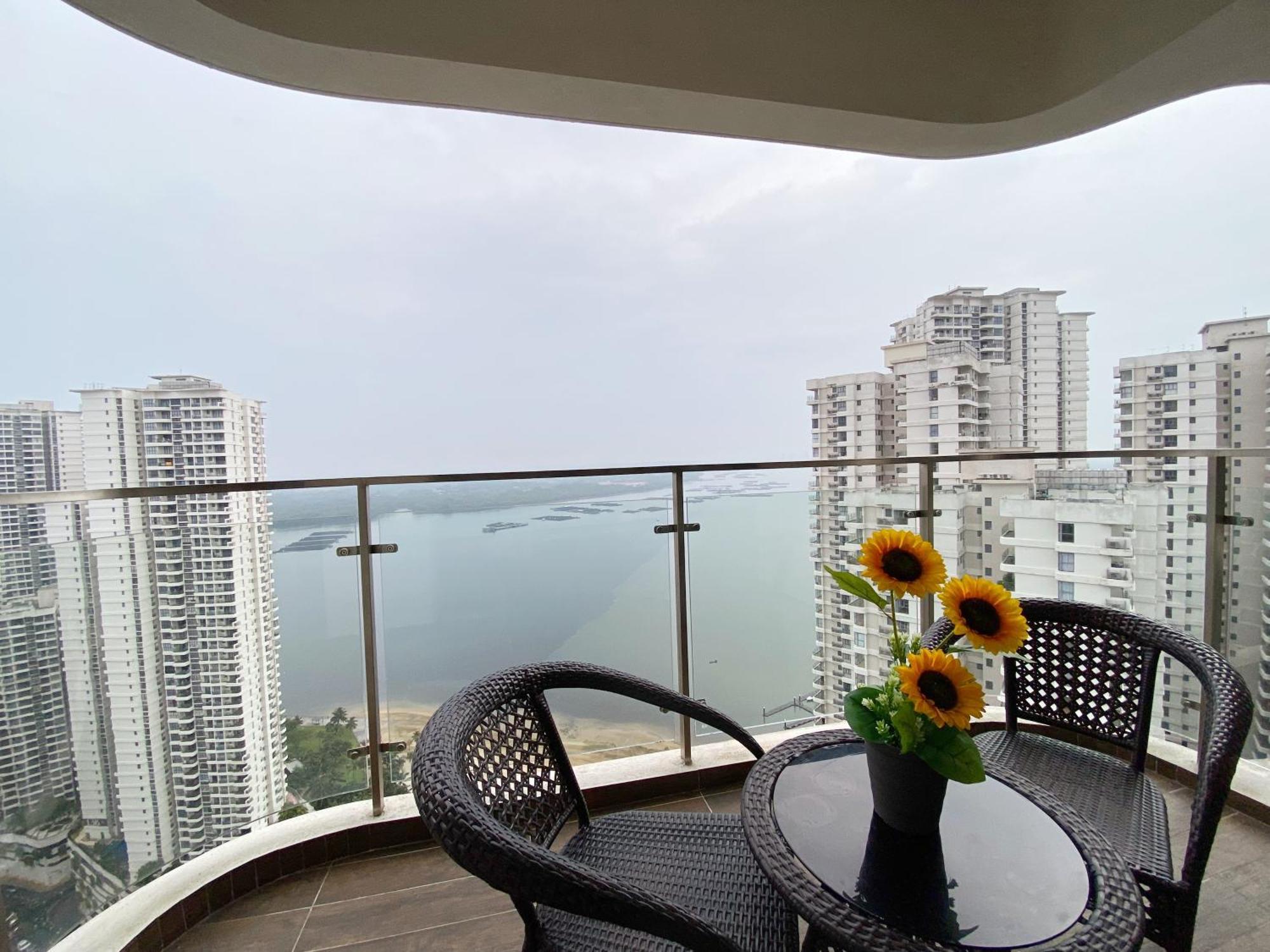 Scenic Country Garden Danga Bay By Lions Bay Apartment Johor Bahru Room photo