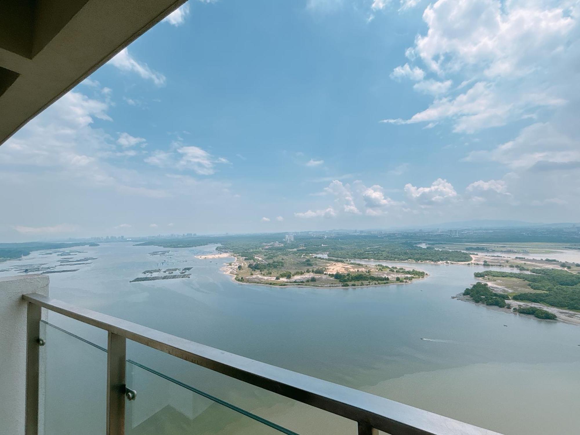 Scenic Country Garden Danga Bay By Lions Bay Apartment Johor Bahru Room photo